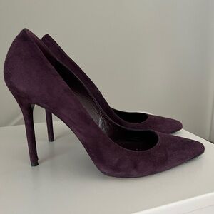Stuart Weitzman Burgundy Suede Pointed Toe Pumps – Size 8.5